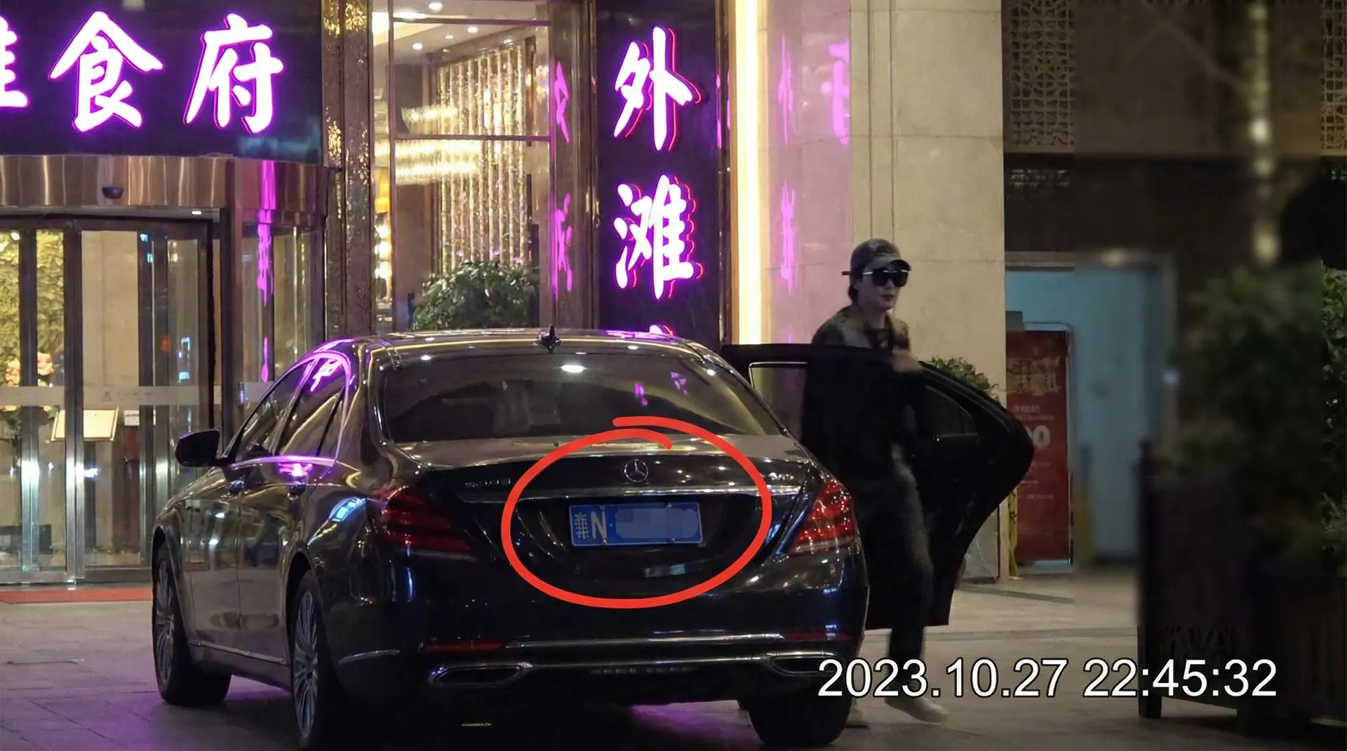 捷克街头-最新作品|高清视频|捷克街头官网 - 豪车餐厅外偷拍